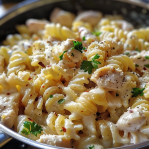Garlic Parmesan Chicken Pasta: Creamy Dinner